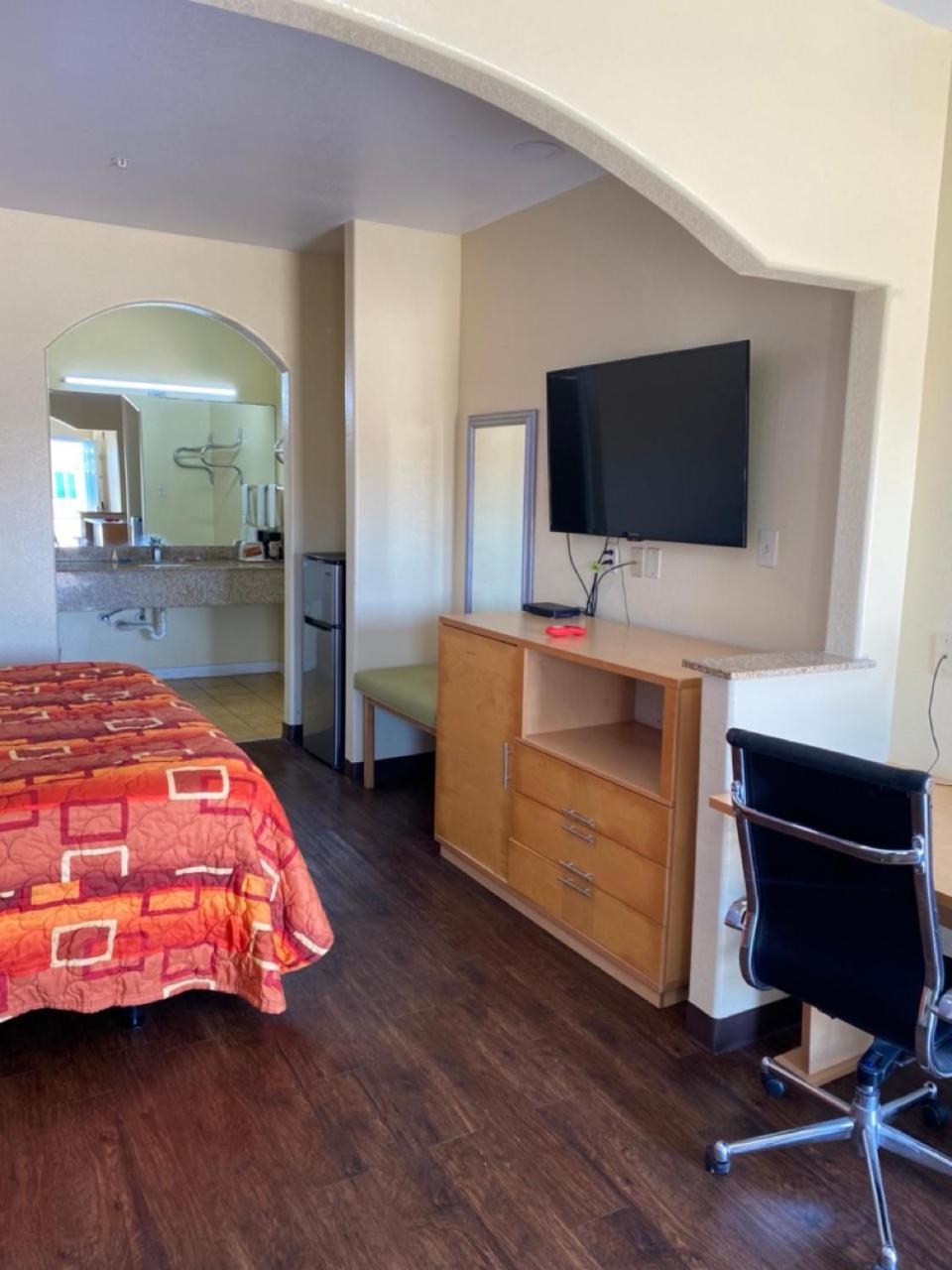 Relax Inn & Suites Angleton Eksteriør billede