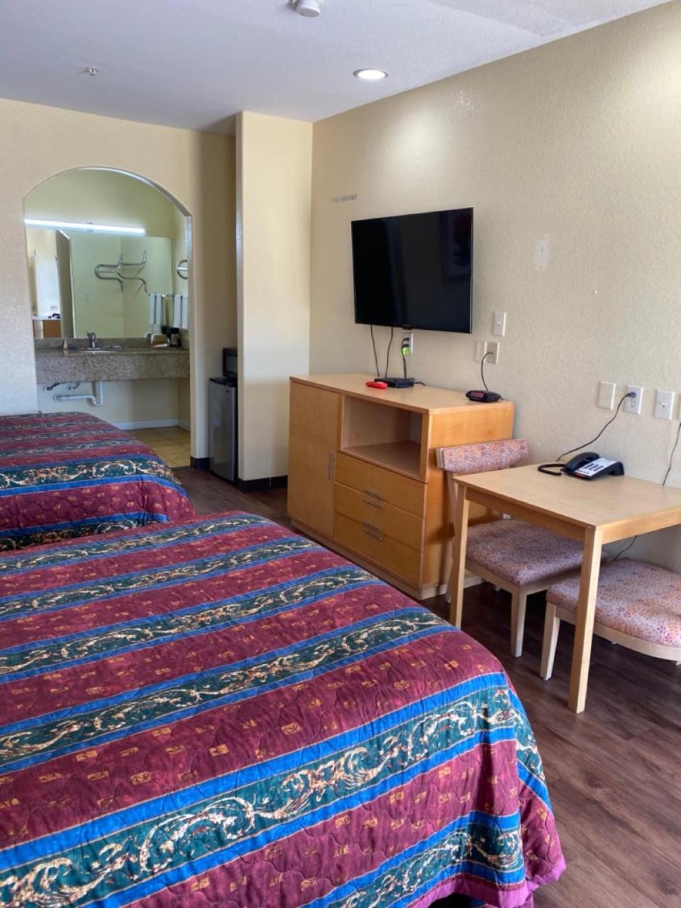 Relax Inn & Suites Angleton Eksteriør billede